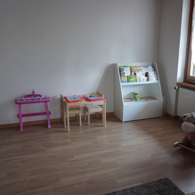 Bücher und Bastelecke